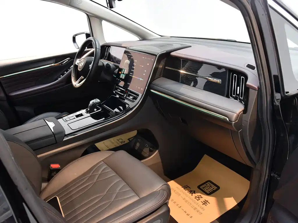 GAC Motor Trumpchi M8 2024 — фото 18