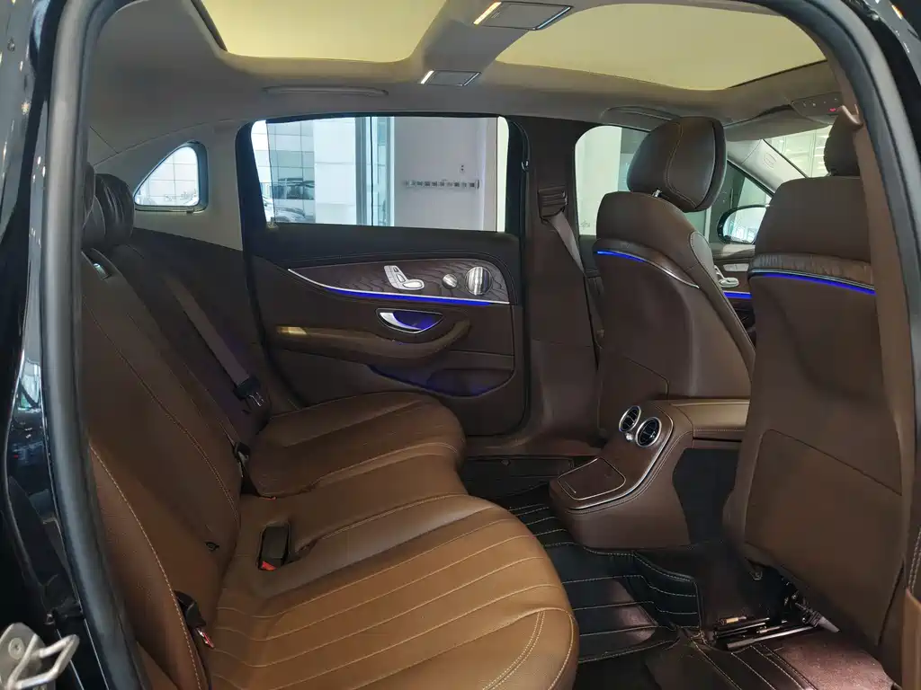 Mercedes-Benz E-Class 2023 — фото 16