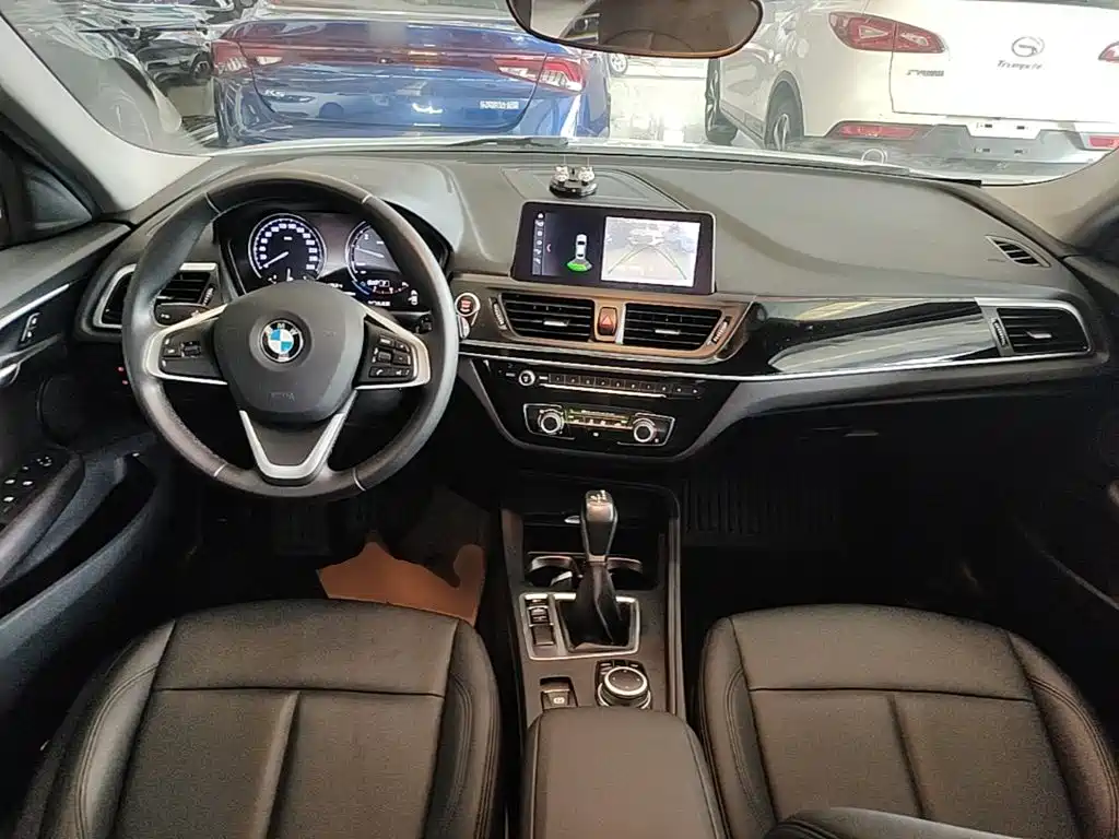 BMW 1 Series 2019 — фото 10