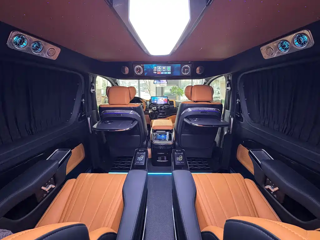 Toyota Hiace — фото 6