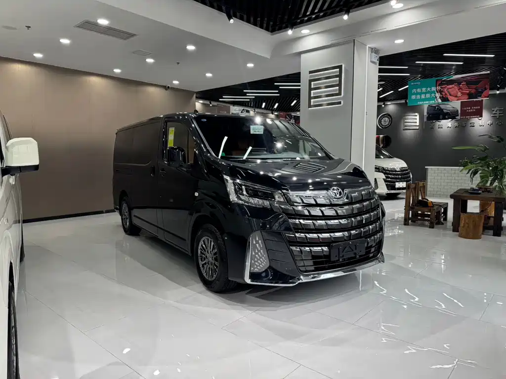 Toyota Hiace — фото 3