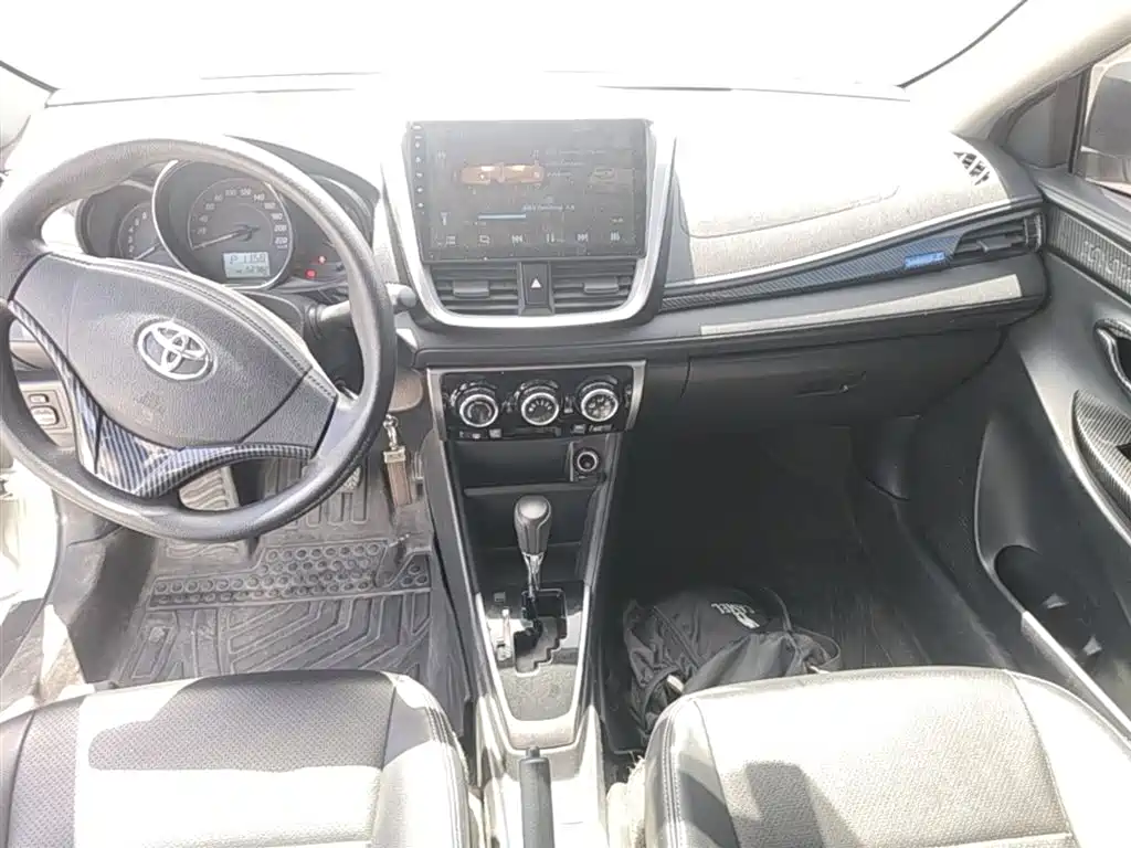 Toyota Yaris L 2021 — фото 12