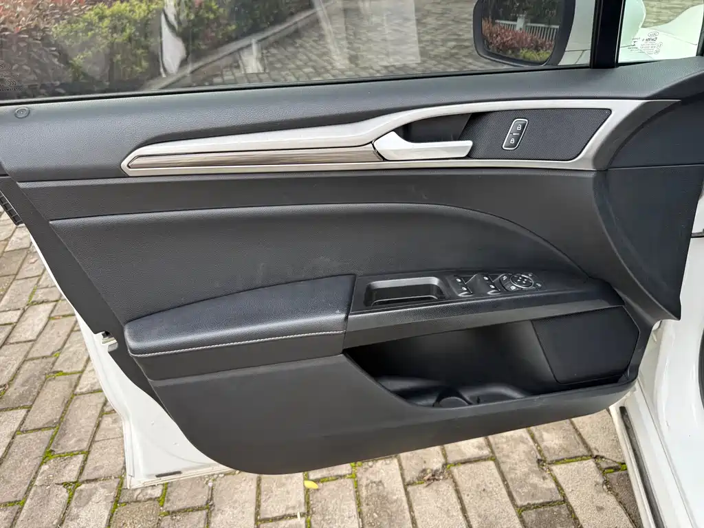 Ford Mondeo 2019 — фото 13
