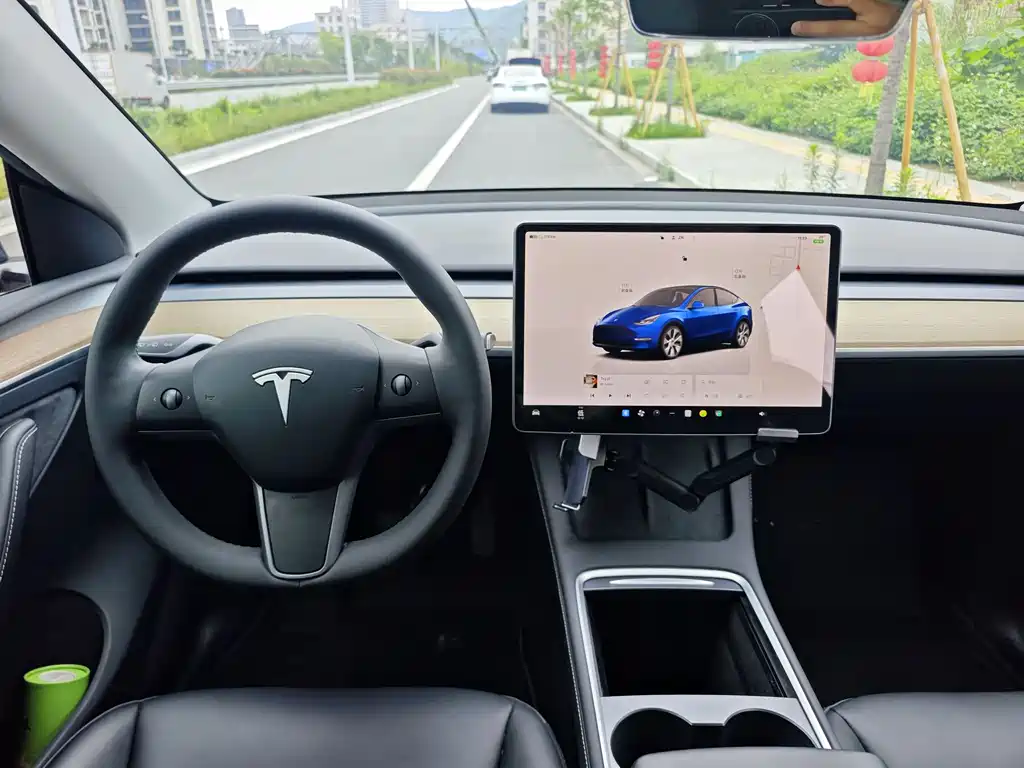 Tesla Model Y 2023 — фото 7