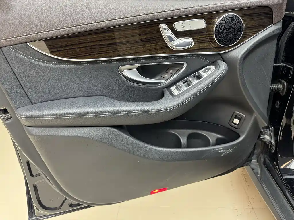 Mercedes-Benz GLC 2017 — фото 13