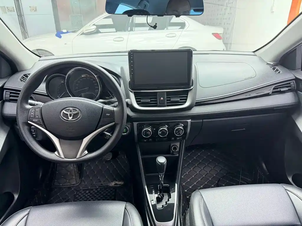 Toyota Yaris L 2022 — фото 12