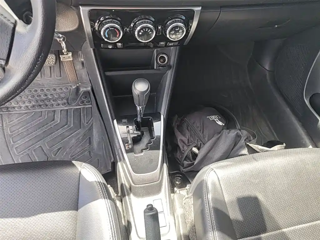 Toyota Yaris L 2021 — фото 13