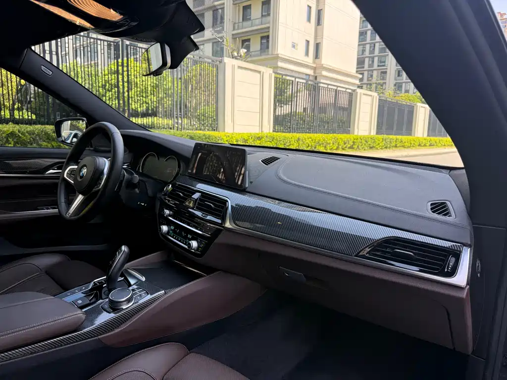 BMW 6 Series GT 2018 — фото 18