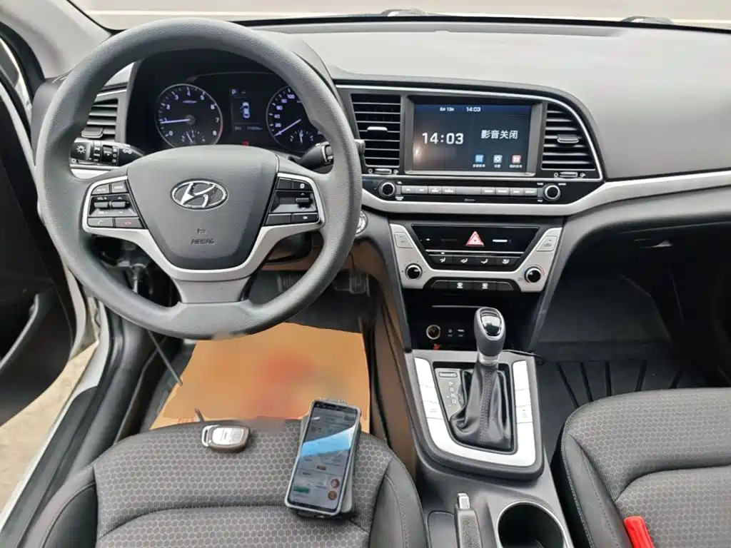 Hyundai Elantra 2019 — фото 10