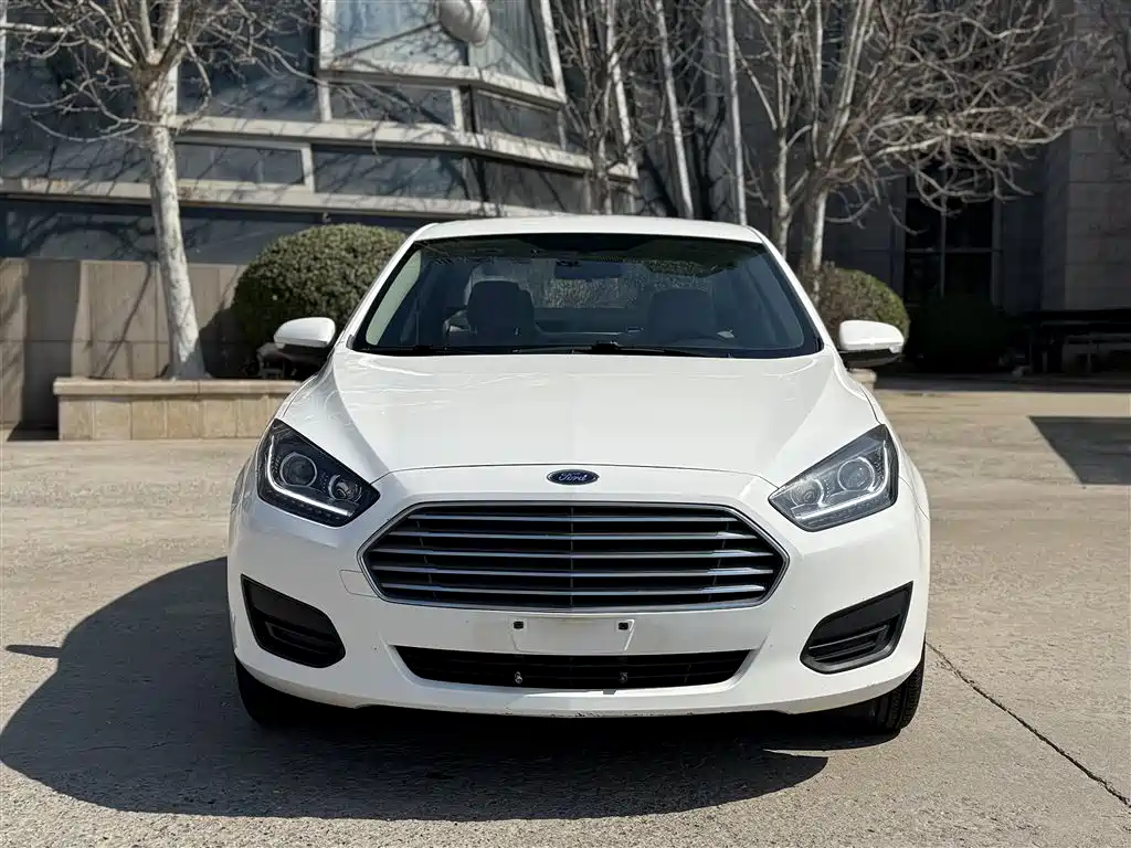 Ford Escort 2017 — фото 10