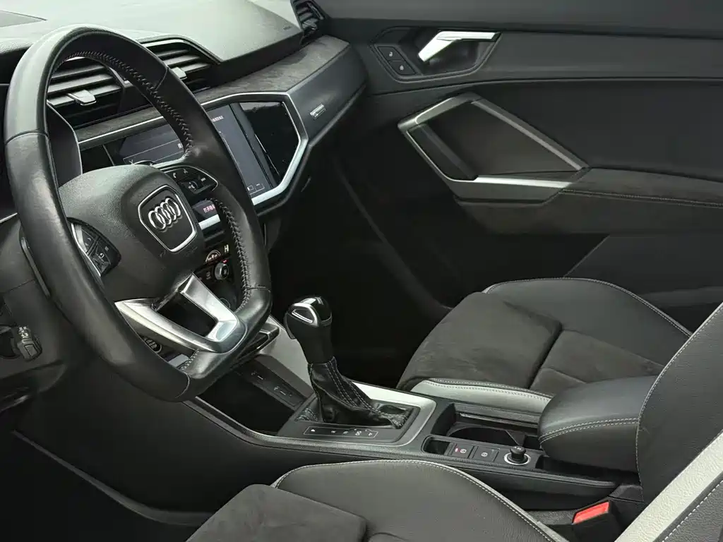 Audi Q3 2021 — фото 15