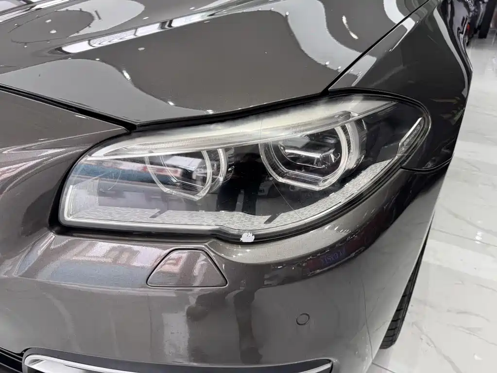 BMW 5 Series 2015 — фото 9