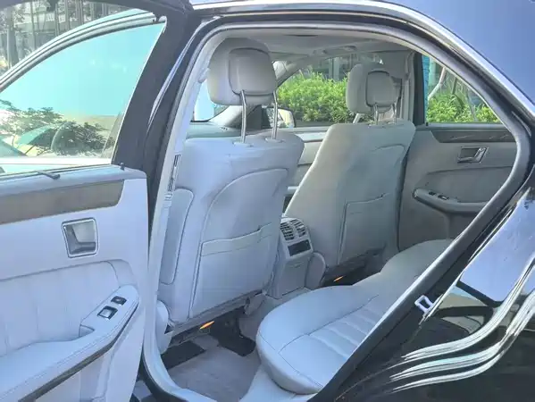 Mercedes-Benz E-Class 2010