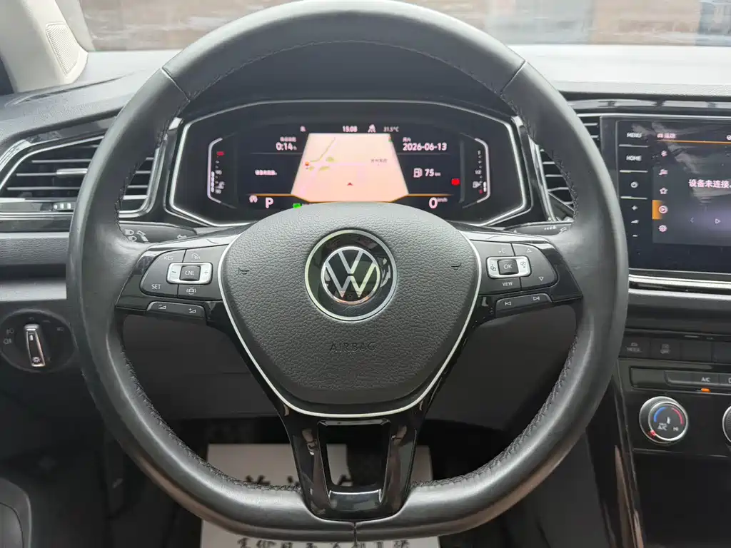 Volkswagen T-Roc 2023 — фото 10