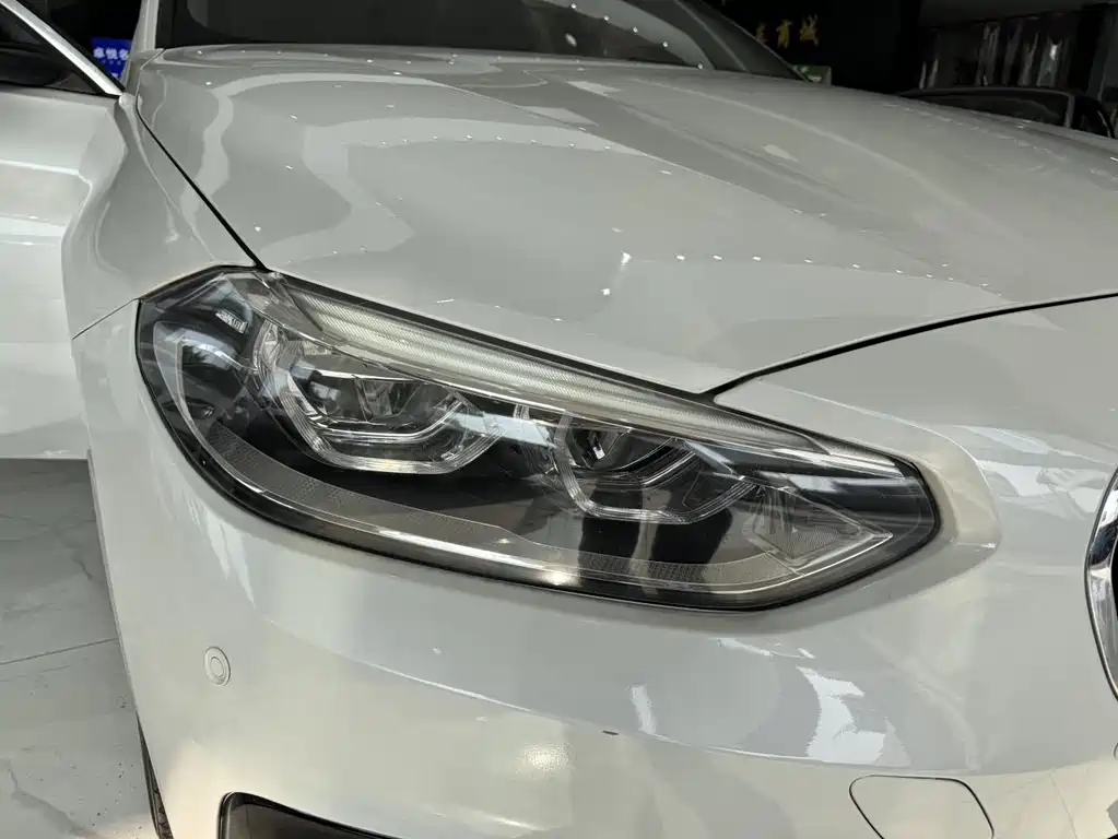 BMW 1 Series 2018 — фото 9