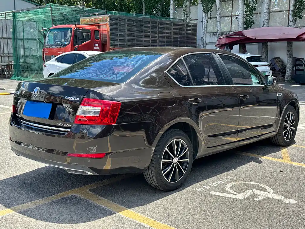 Skoda Octavia 2016 — фото 12
