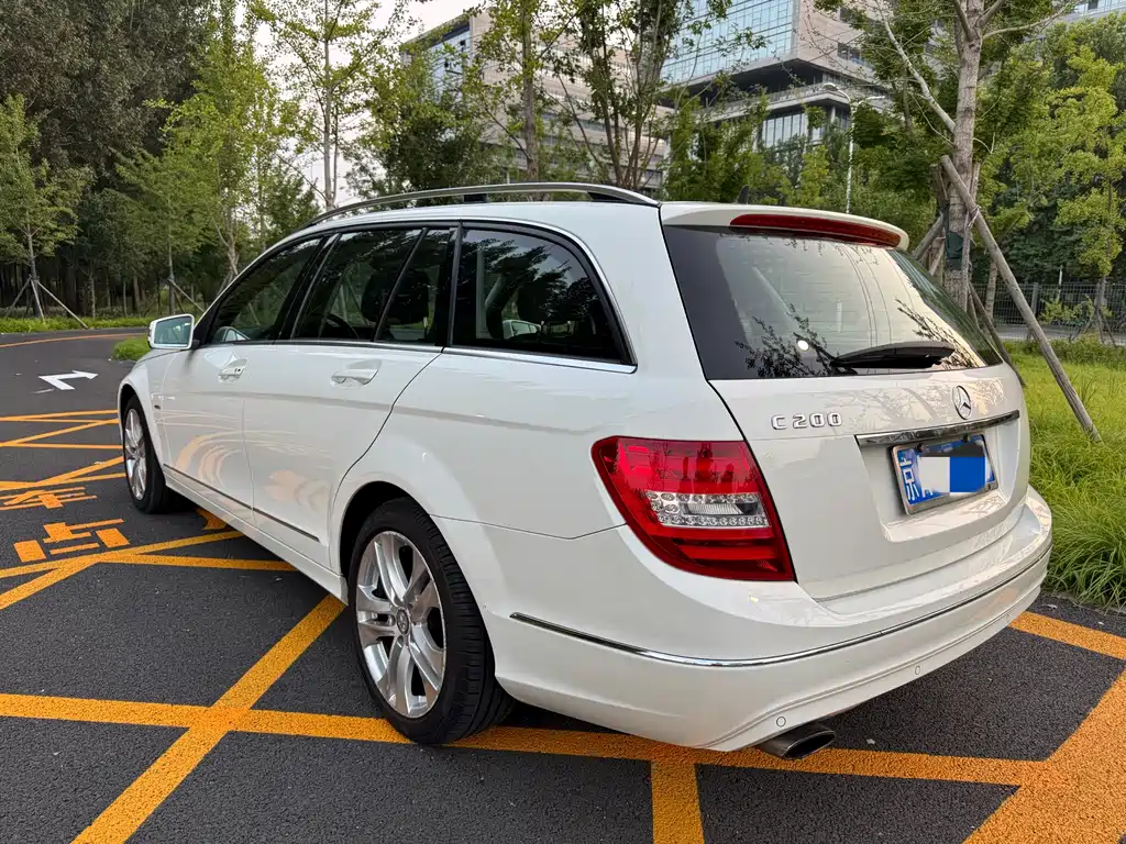 Mercedes-Benz C-Class 2011