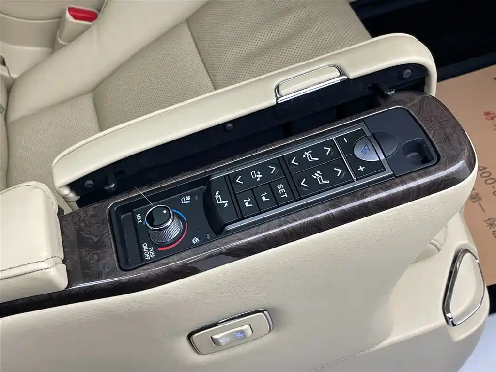 Toyota Alphard 2023 — фото 31
