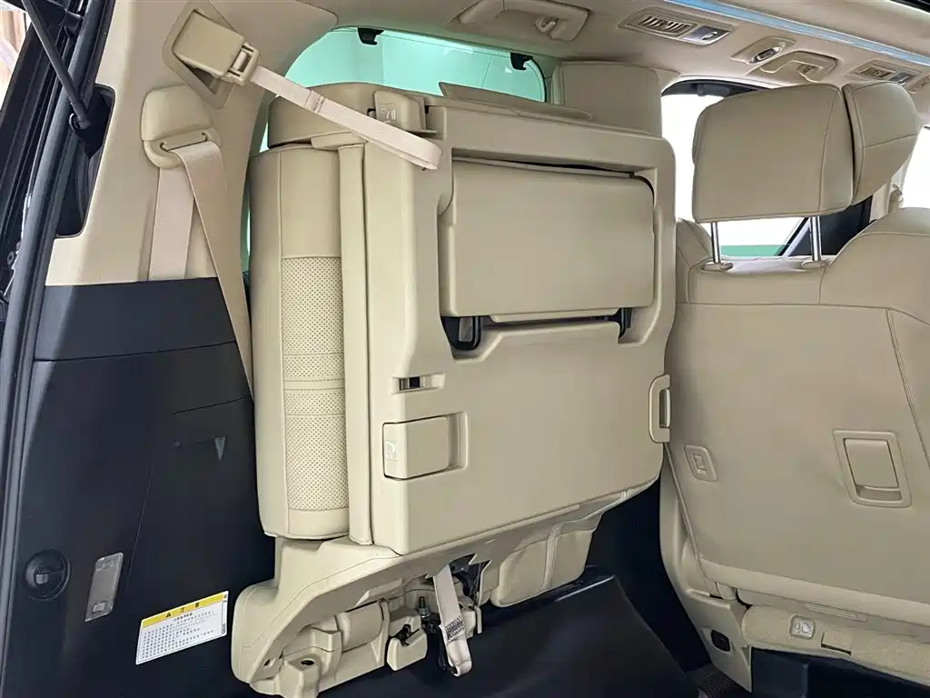 Toyota Alphard 2023 — фото 44