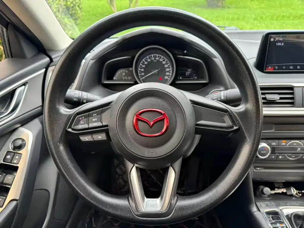 Mazda 3 Axela 2018 — фото 20
