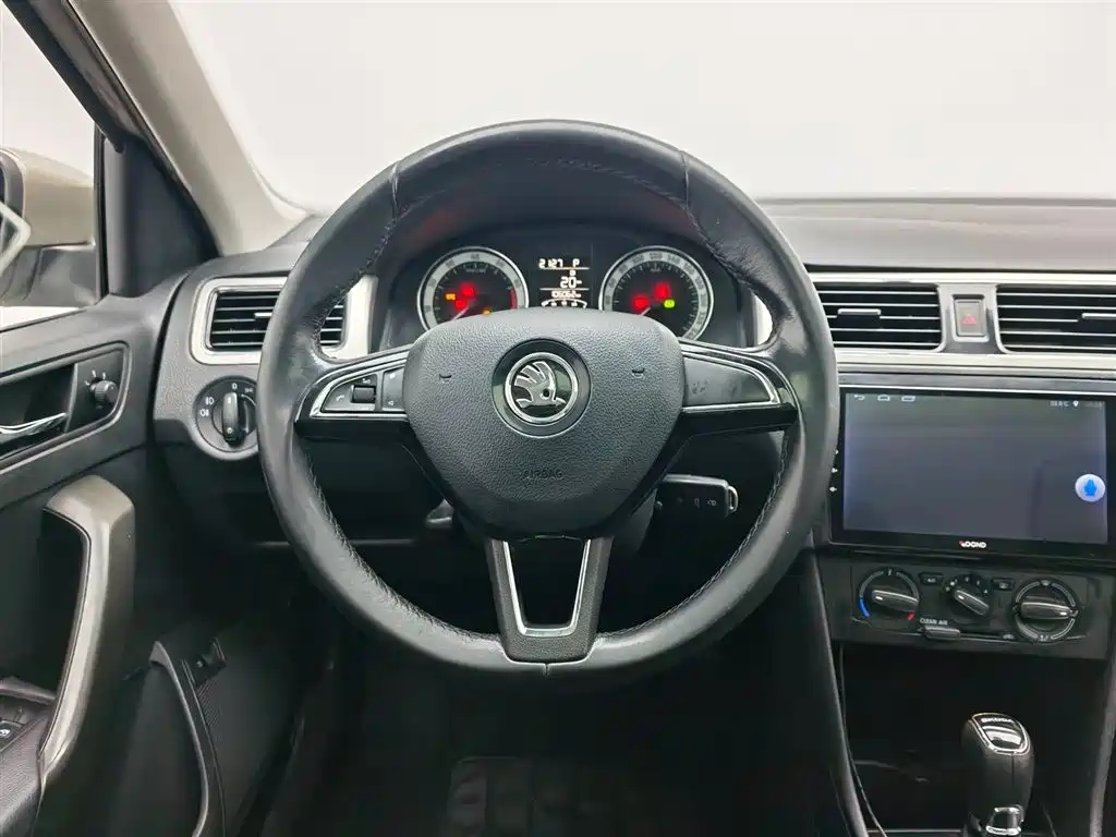 Skoda Rapid 2018 — фото 11