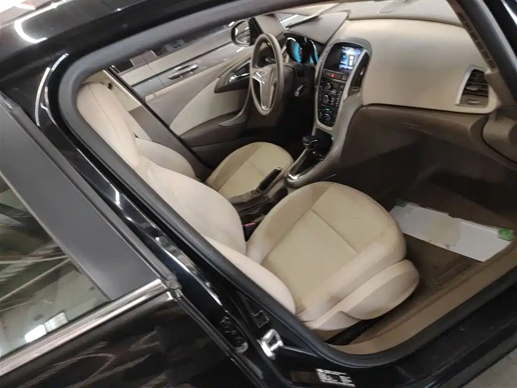 Buick Excelle 2014 — фото 25