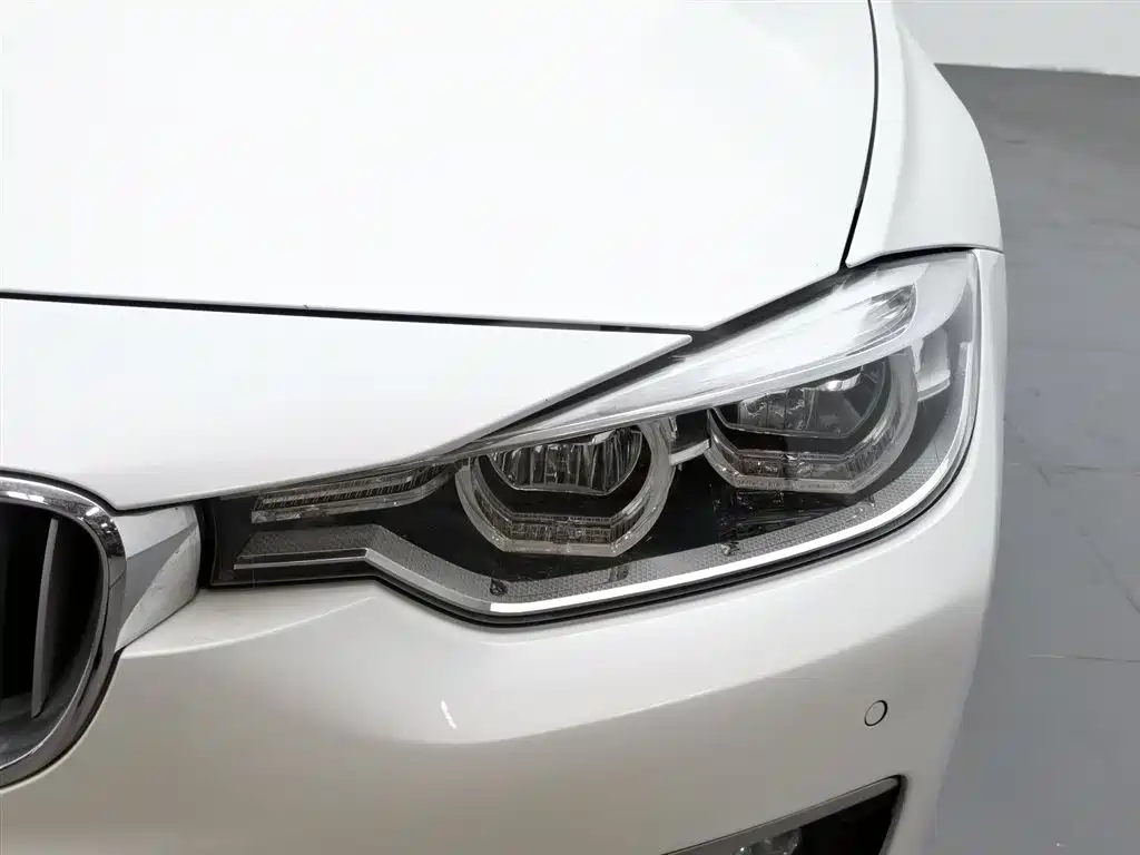 BMW 3 Series 2019 — фото 7