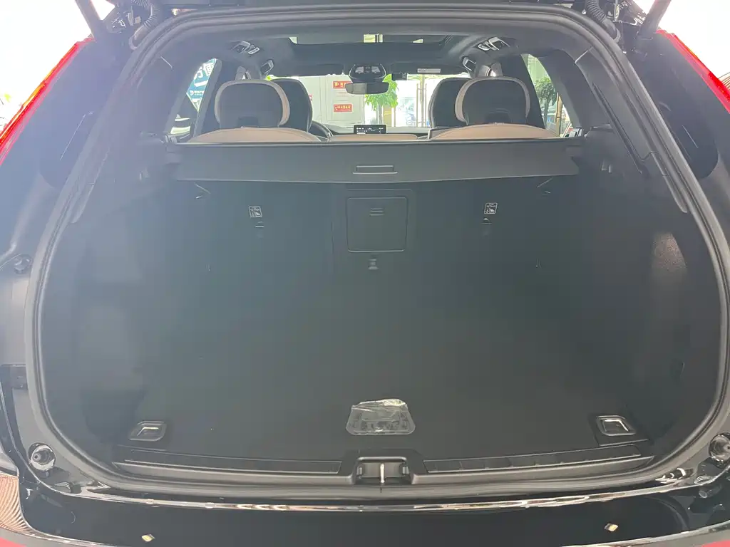 Volvo XC60 2025 — фото 13