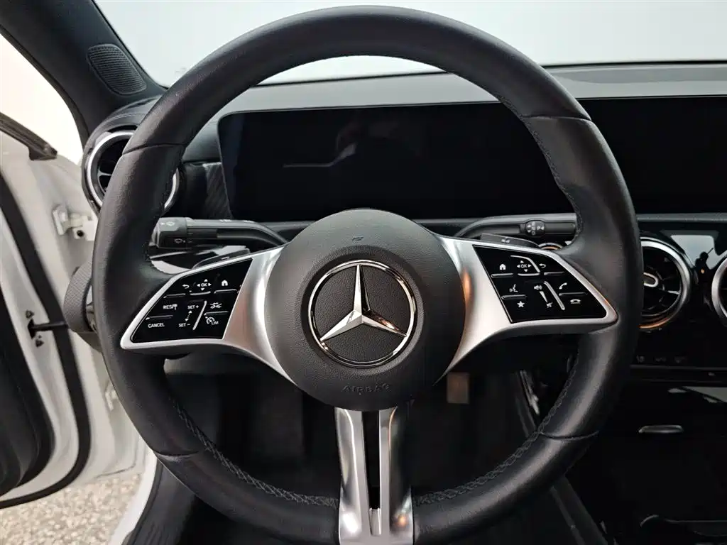 Mercedes-Benz A-Class 2023 — фото 9