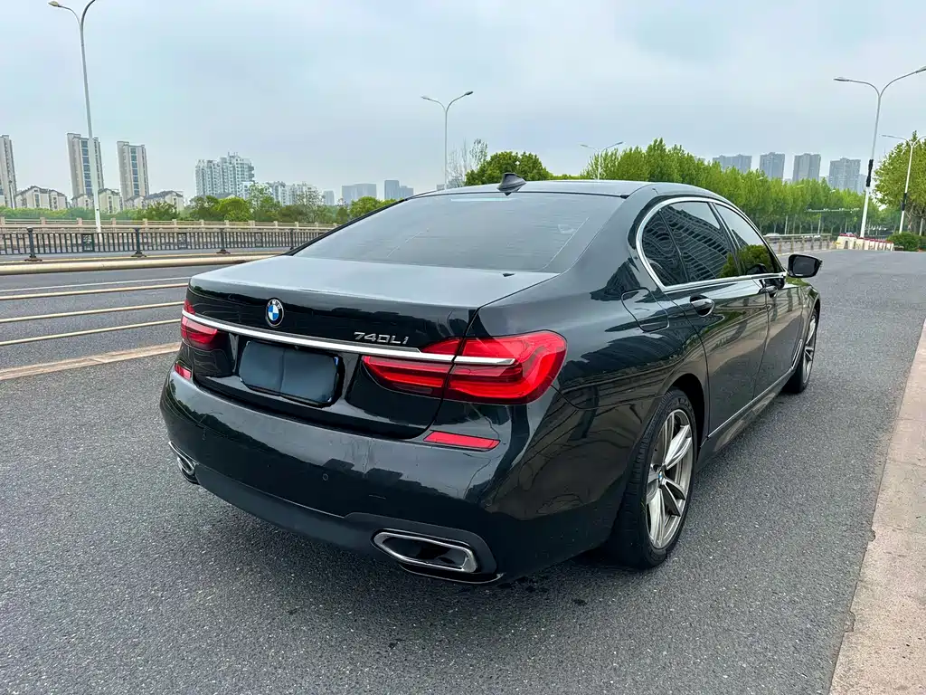 BMW 7 Series 2018 — фото 11