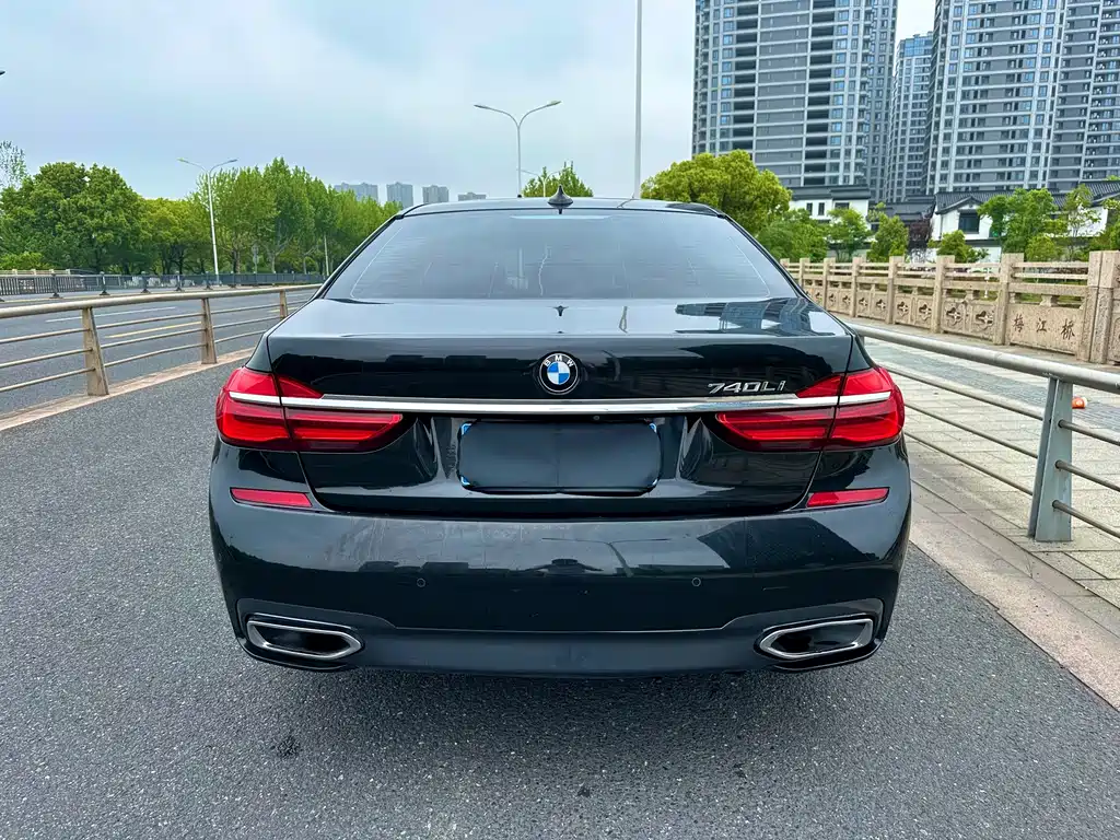 BMW 7 Series 2018 — фото 10