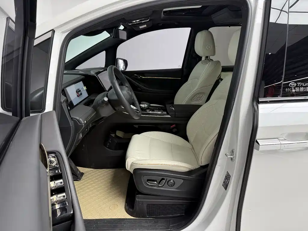 GAC Motor Trumpchi M8 2023 — фото 6