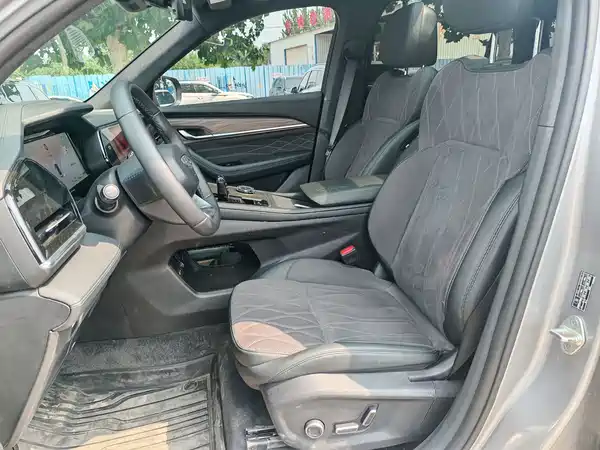 Geely Xingyue L 2025