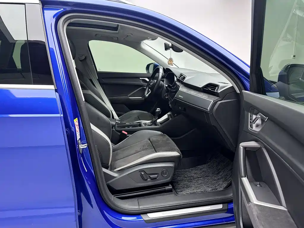 Audi Q3 2020 — фото 15