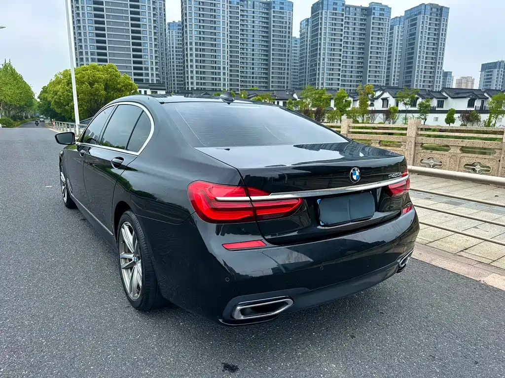 BMW 7 Series 2018 — фото 9