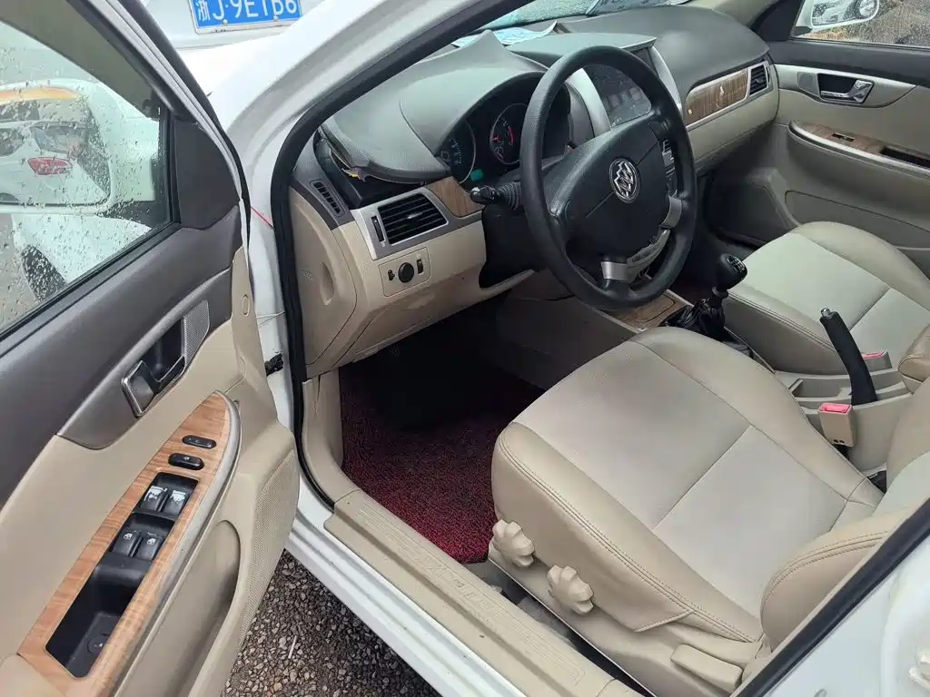 Buick Excelle 2015 — фото 12