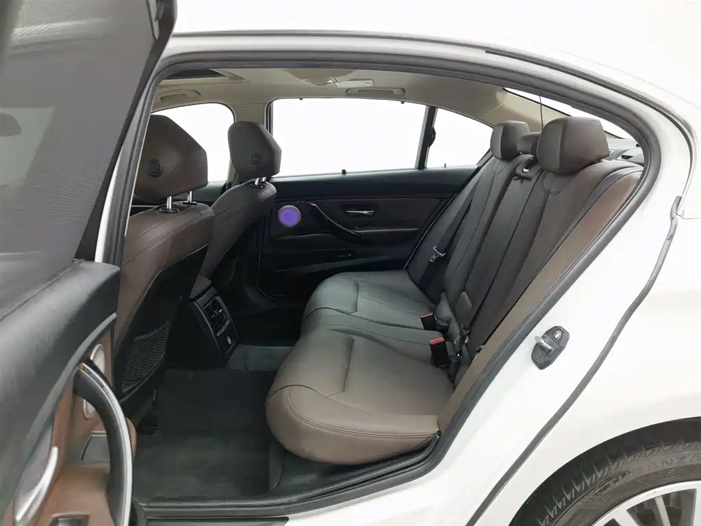 BMW 3 Series 2019 — фото 15