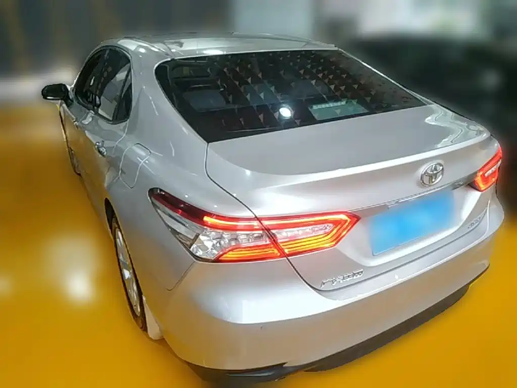 Toyota Camry 2020 — фото 9