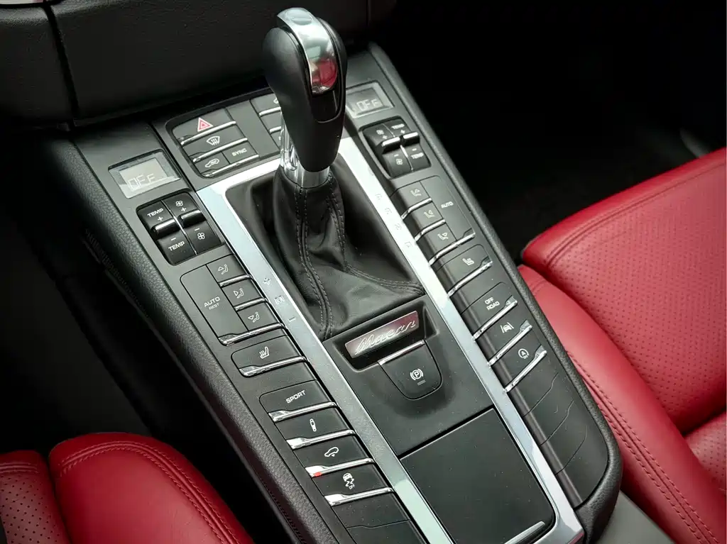Porsche Macan 2018 — фото 16