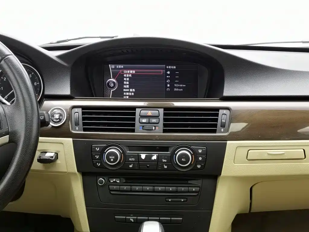 BMW 3 Series 2010 — фото 12