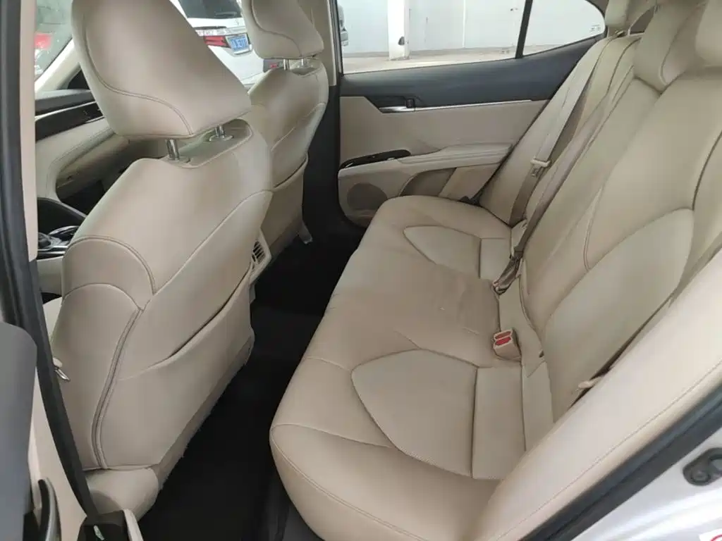 Toyota Camry 2018 — фото 17