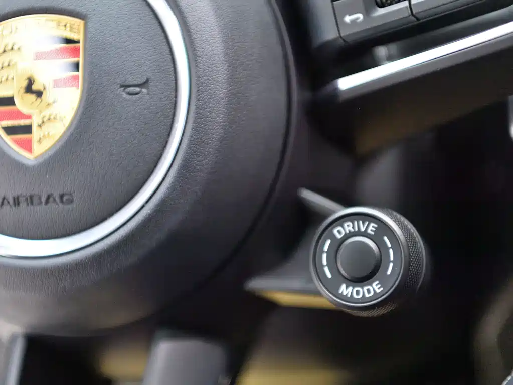 Porsche Macan 2023 — фото 16