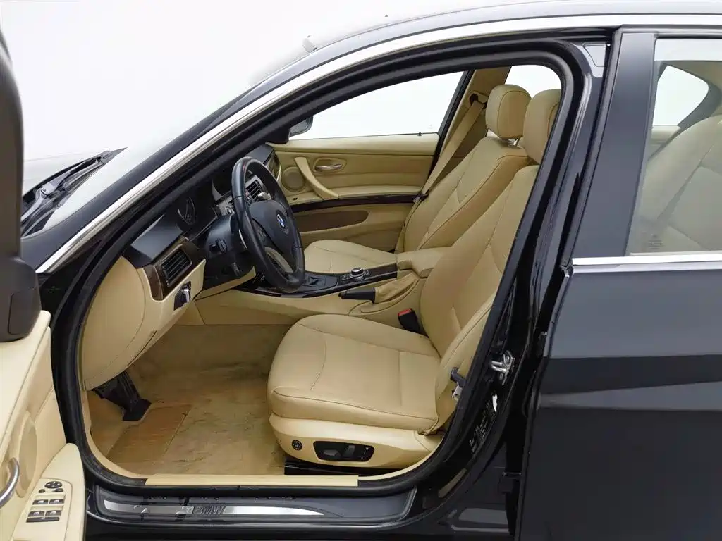 BMW 3 Series 2010 — фото 10