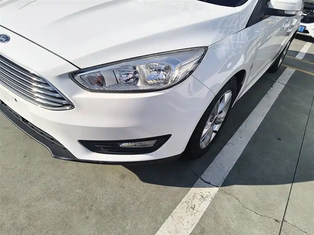 Ford Focus 2017 — фото 18