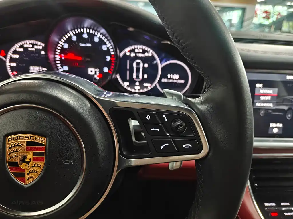 Porsche Panamera 2018 — фото 12