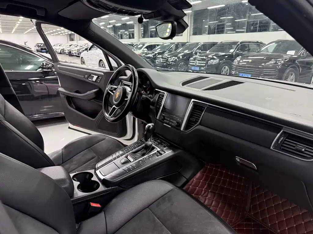 Porsche Macan 2018 — фото 13