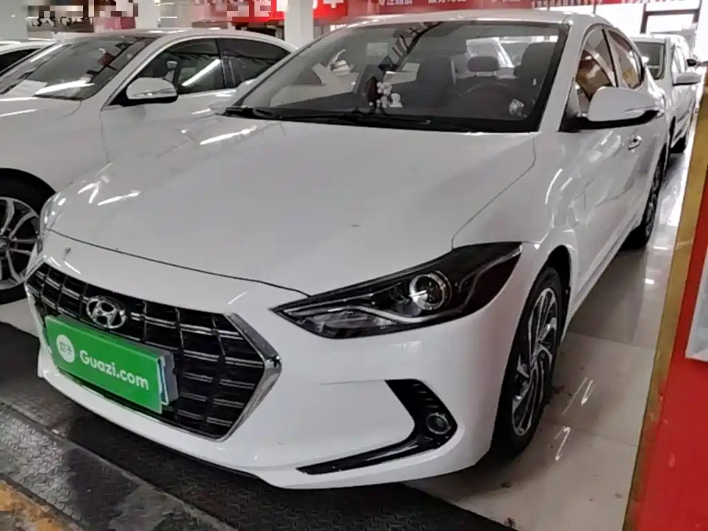 Hyundai Elantra 2020 — фото 1