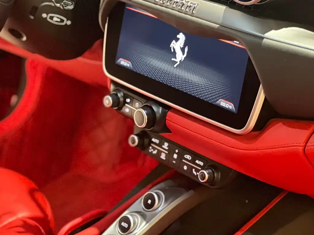 Ferrari Portofino 2019 — фото 12