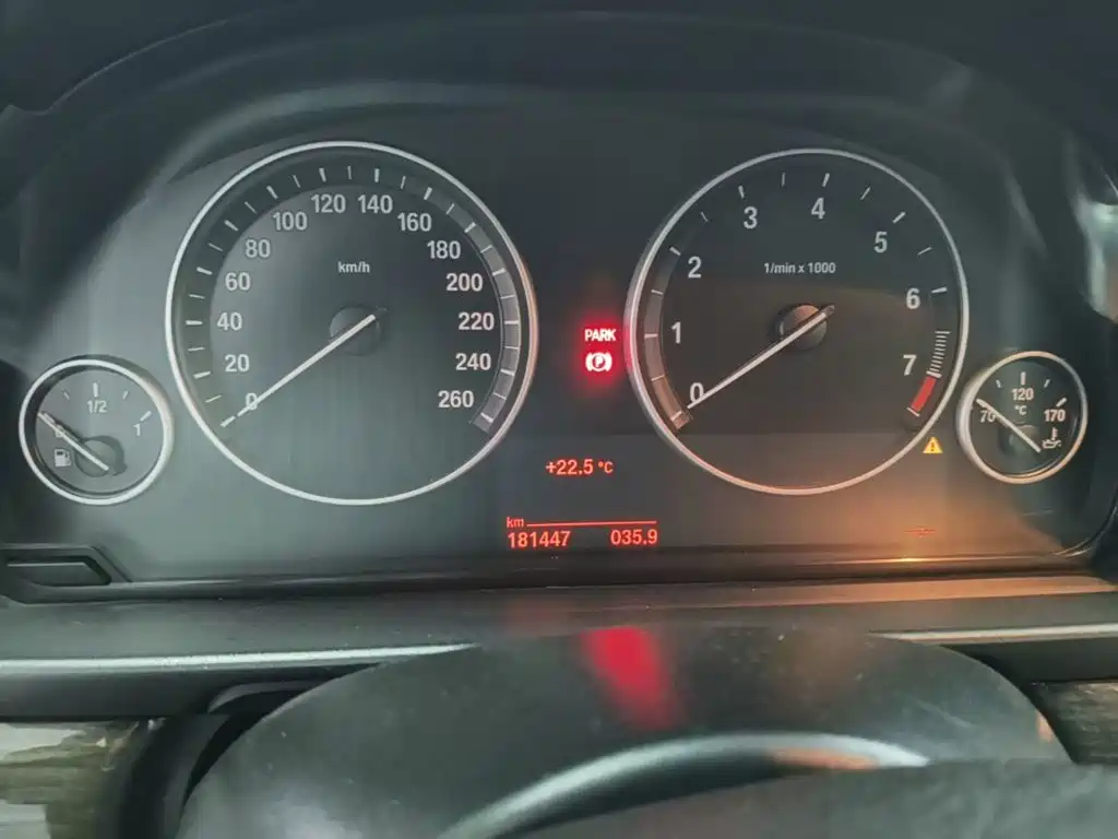 BMW 5 Series 2015 — фото 12