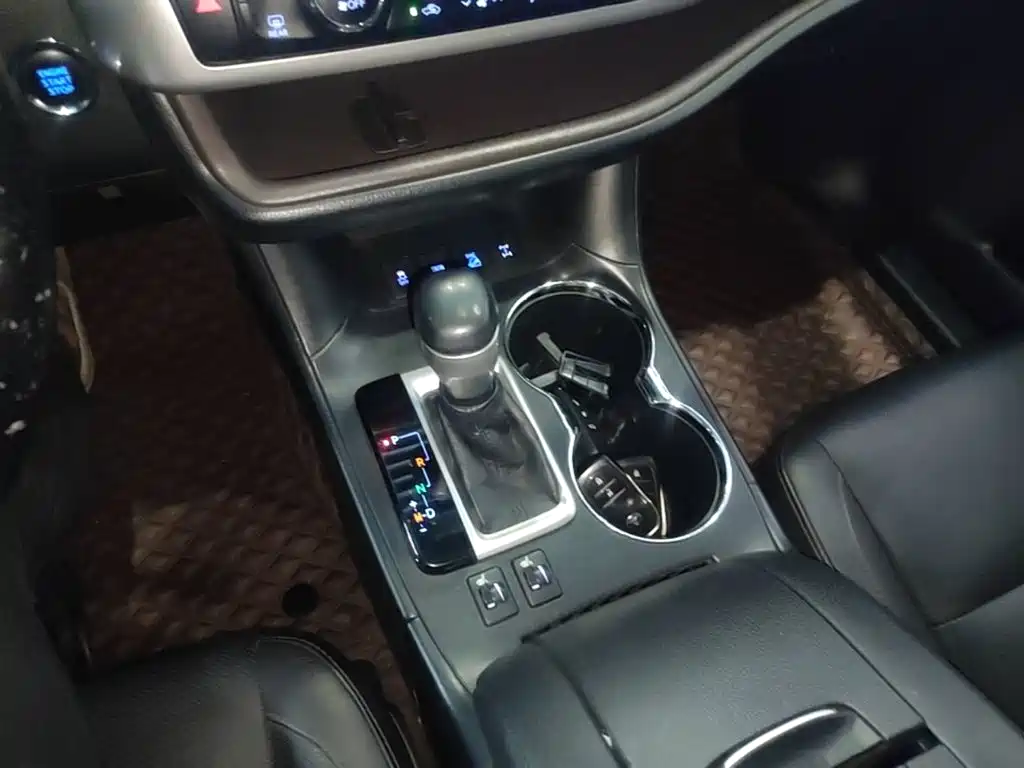 Toyota Highlander 2017 — фото 14